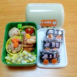 バス型おにぎりのお弁当